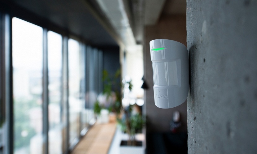 News Review of the combined motion detector Ajax CombiProtect with glass-break detector