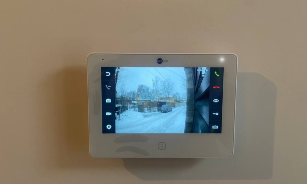 Установка видеодомофона и поворотной видеокамеры в загородном доме под Киевом